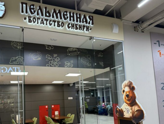 При покупке бургера в подарок на выбор : картофель или напиток